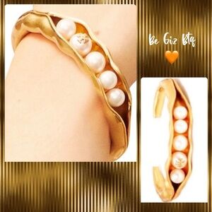 🆕 Tory Burch Authentic Gold Peapod Pearl Logo Cuff Bracelet